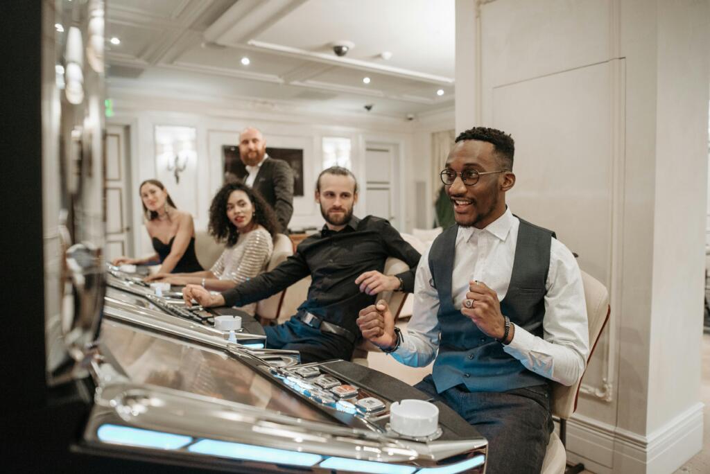 Royal coins 2 hold and win